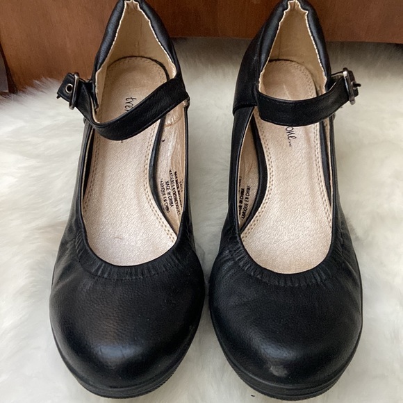 COPY - Cute little wedge heel shoes in size 9M - Picture 2 of 7